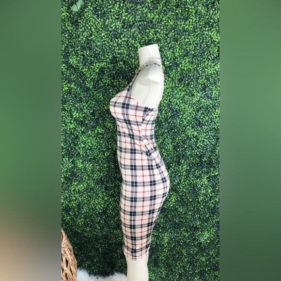 Sitting pretty dress - Picture 2 of 4